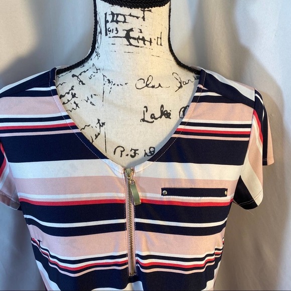 Roz & Ali Woman's Scooped Neck Half Zip Shirt Sleeve Striped Blouse Sz M - Picture 4 of 9